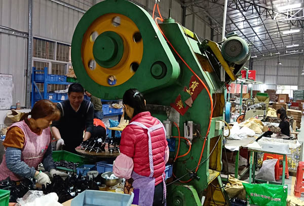 1556030292211260.jpg 箱包腳輪生產.jpg